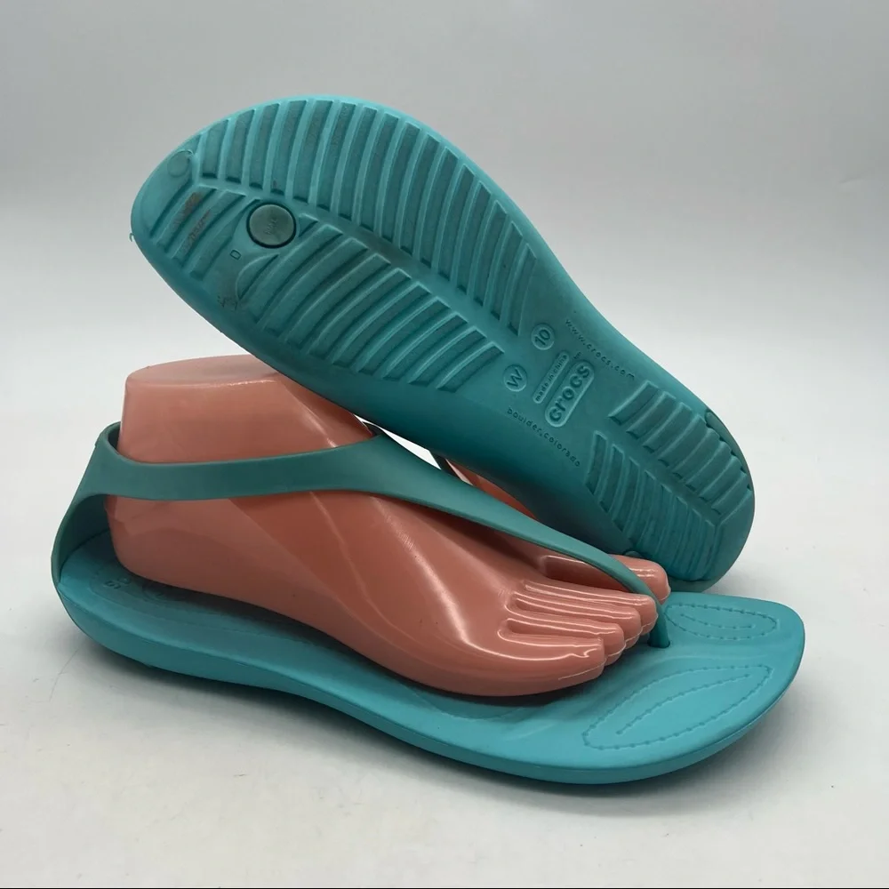 Crocs Women’s Size 8  Green Sandal Flip Thong T Strap Shoe.